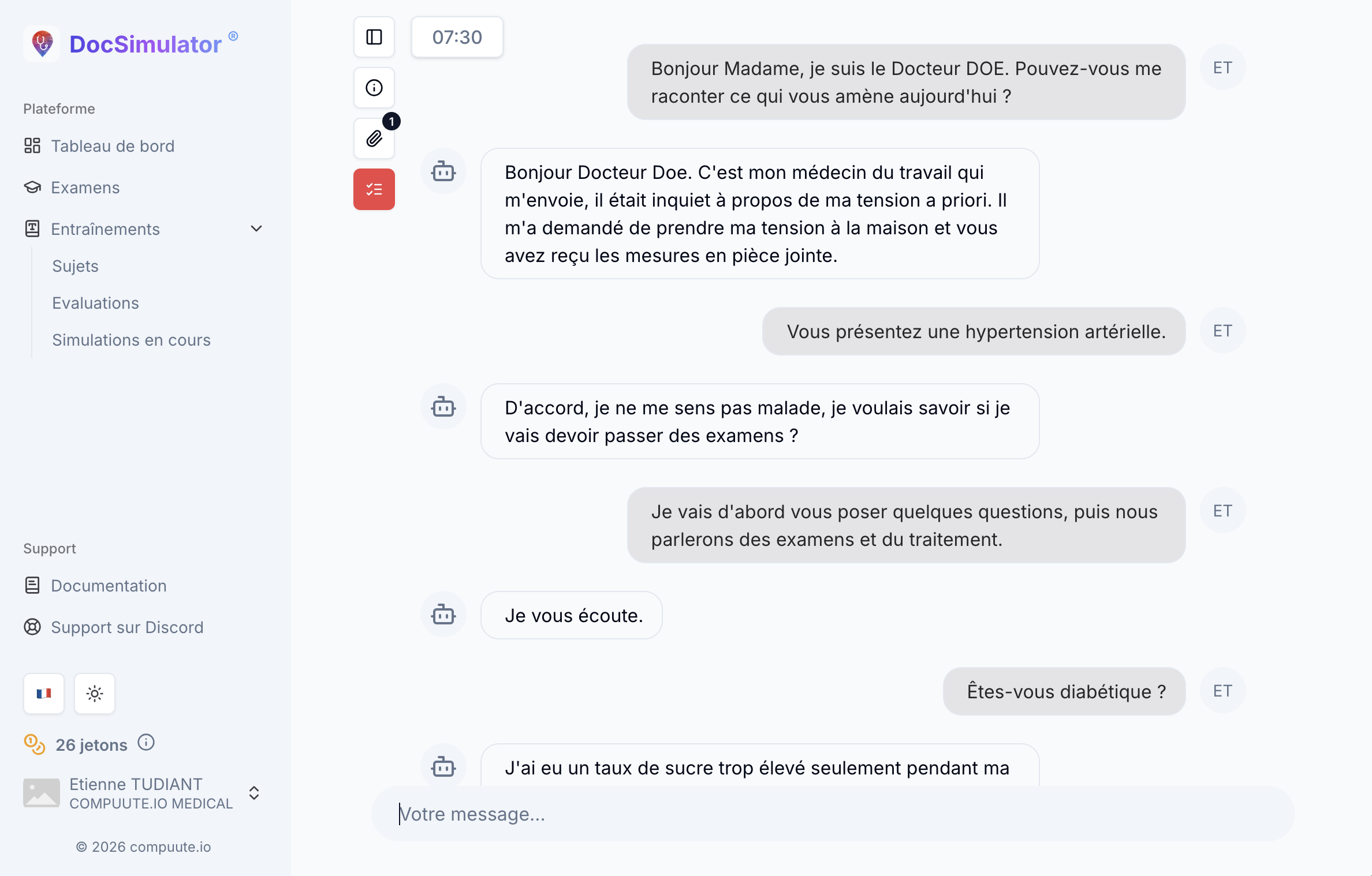 Capture d'écran d'une conversation entre un étudiant et un patient IA dans DocSimulator